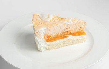 Чизкейк абрикосовый на бисквите