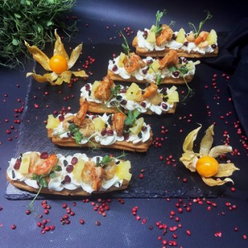 Эклеры Ананас с креветкой 10 шт