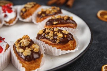 Эклеры "Нежные" с фирменным кремом "Дилос" под шоколадной глазурью 10 шт