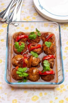 Фрикадельки из индейки в пряно-томатном соусе