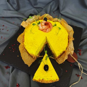 Индийский чизкейк с курочкой су-вид и куркумой
