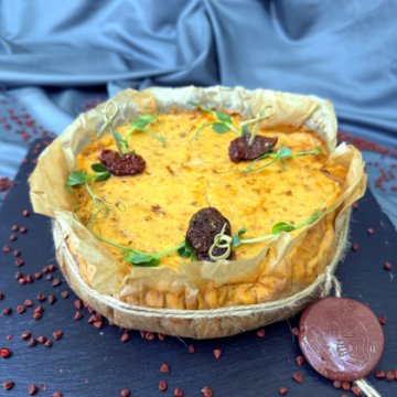 Испанский чизкейк с вялеными томатами и чесноком