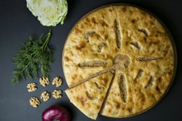 Къабускаджын осетинский пирог с капустой и сыром