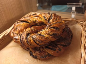 Калач с маком и творогом