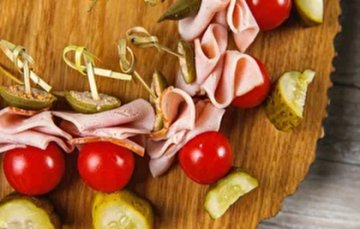 Канапе с бужениной и маринованными овощами 25 шт