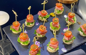 Канапе с говядиной и сливочным муссом 6 шт