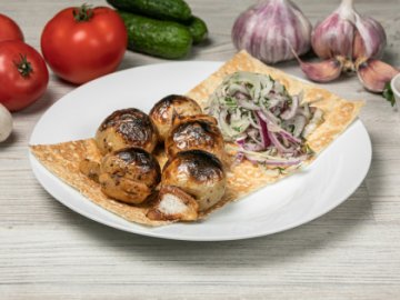 Картофель молодой с курдюком на углях