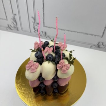 Клубничный торт "Бантик"