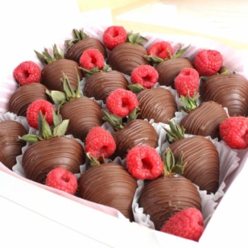 Клубника в шоколаде и малина