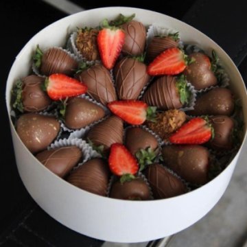 Клубника в шоколаде "Питер"