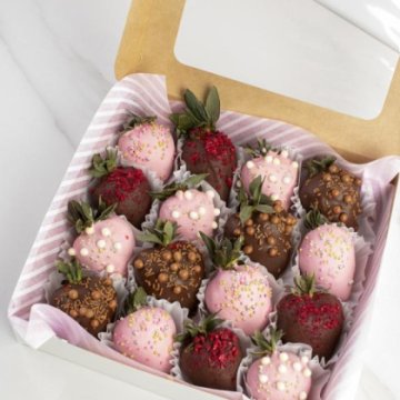 Клубника в шоколаде "Розовые облака"