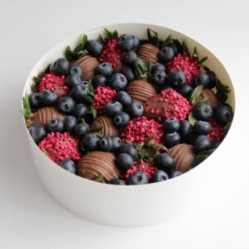 Клубника в шоколаде с голубикой "Рай"