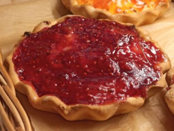 Корзиночка с малиной и творогом