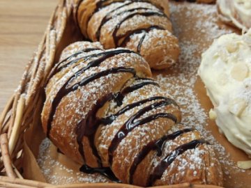 Круассан с шоколадом