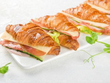 Круассан с ветчиной и сыром 10 шт