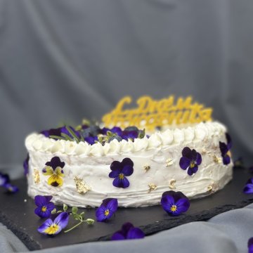 Круглый Наполеон в украшении "Фиалка и голубика"