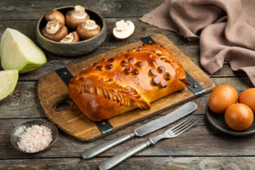 Кулебяка с капустой и грибами