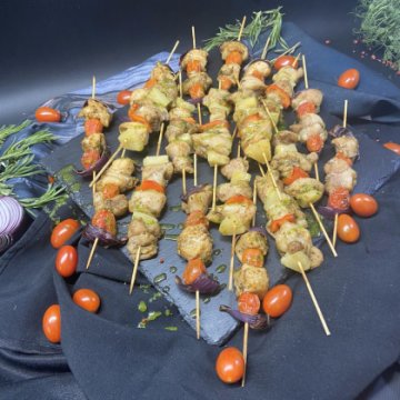 Куриные пикантные шашлычки с красным лучком 