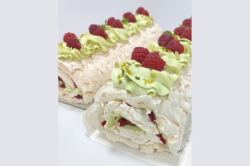 Меренговый рулет фисташковый крем-чиз «Манго-маракуйя»