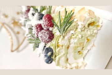 Меренговый рулет сливочный крем-чиз «Вишня»