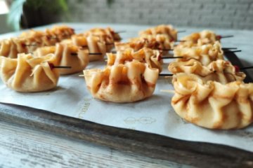 Мини блин с окороком, сыром и хреном 16 шт.