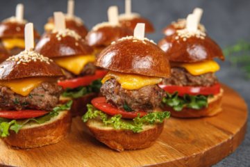 Мини-бургер с котлетой из мраморной говядины 10 шт