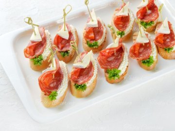 Мини Кростини с Чоризо 10 шт
