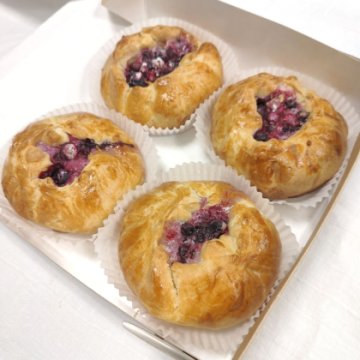 Мини-пироги с творогом и чёрной смородиной, 4 шт.