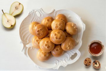 Мини-пирожки с грушей, орехами и кленовым сиропом 10 шт