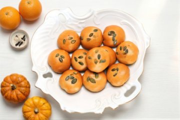 Мини-пирожки с тыквой, апельсиновой цедрой и ванилью 10 шт