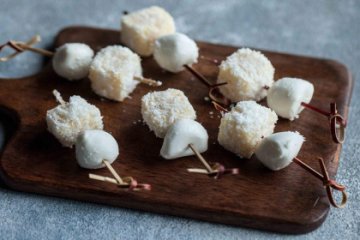 Моцарелла с ананасом гриль и кокосом 16 шт.