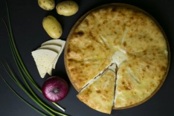 Осетинский Картофджын пирог с картофелем и сыром