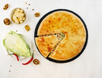 Осетинский пирог с капустой и грецким орехом