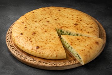 Осетинский пирог с картошкой и зеленым луком