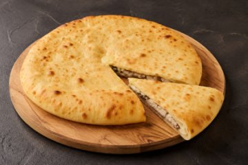 Осетинский пирог с курицей, грибами и сыром