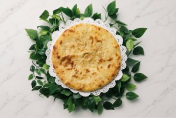Осетинский пирог с курицей и сыром, 1 шт.