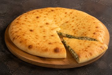 Осетинский пирог с курицей, сыром и зеленым луком