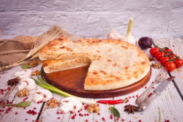 Осетинский пирог с луком и яйцом