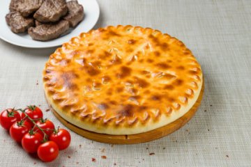 Осетинский пирог с мясом и помидорами