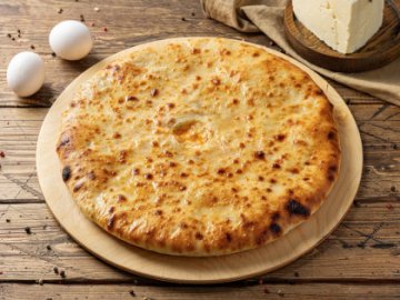 Осетинский пирог с сёмгой, яйцом и сыром