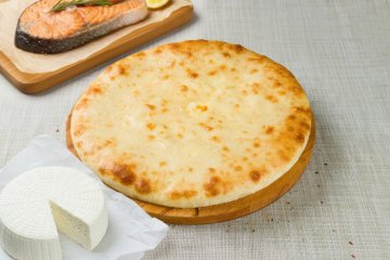 Осетинский пирог с семгой и сыром