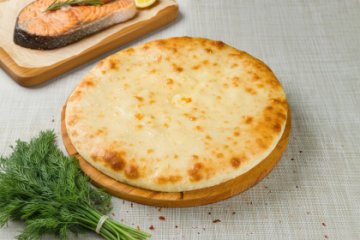Осетинский пирог с семгой и укропом