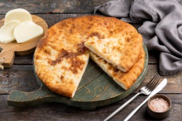 Осетинский пирог с сыром и картофелем