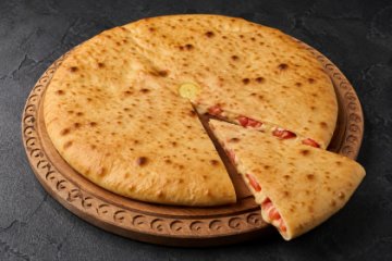 Осетинский пирог с сыром и помидорами