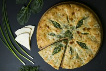 Осетинский пирог с сыром и шпинатом