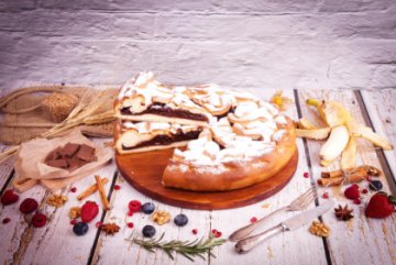 Осетинский пирог с творогом и изюмом