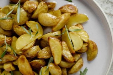 Печеный картофель с ароматными травами
