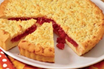 Песочный с клубникой