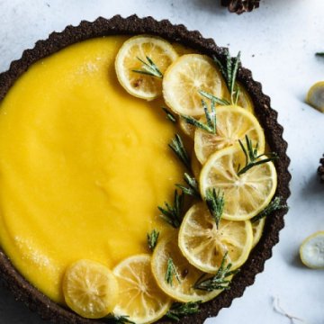 Песочный шоколадный тарт с лимоном