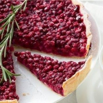 Песочный тарт с брусникой